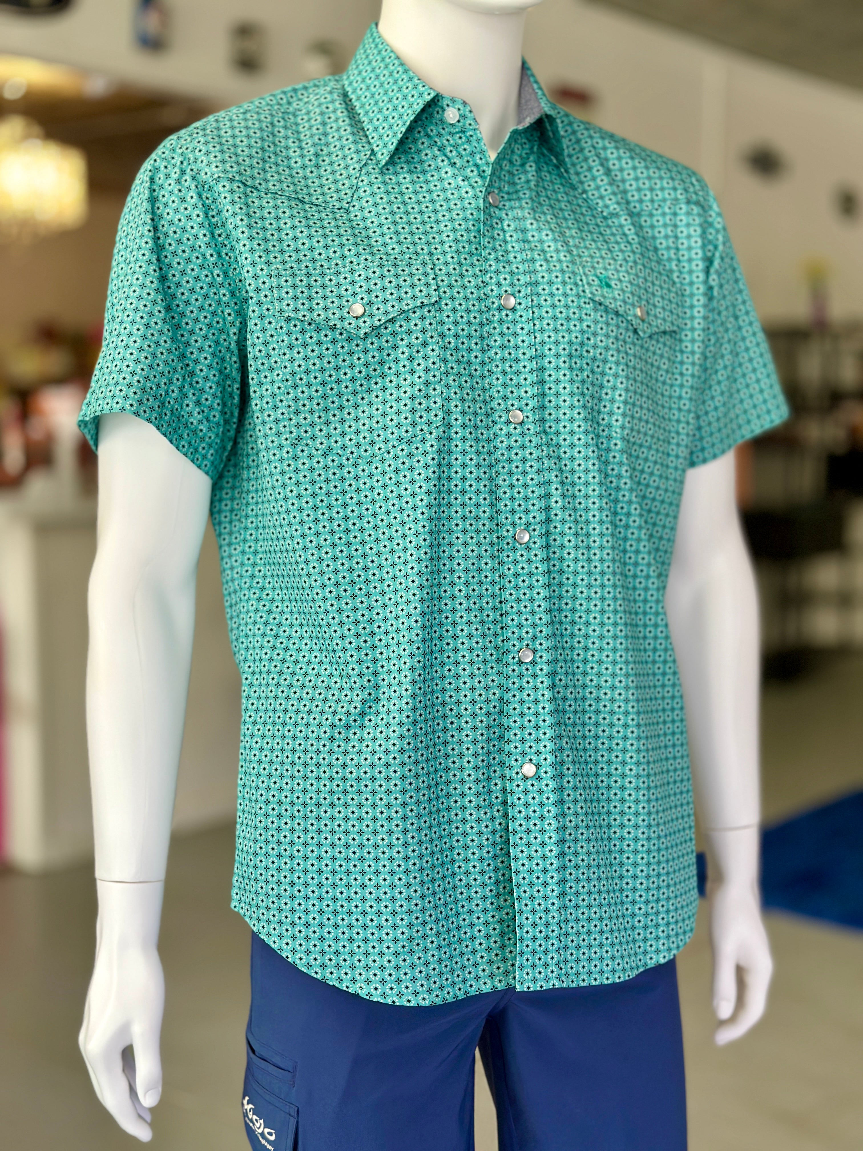 Green short sleeve pearl snap print shirt