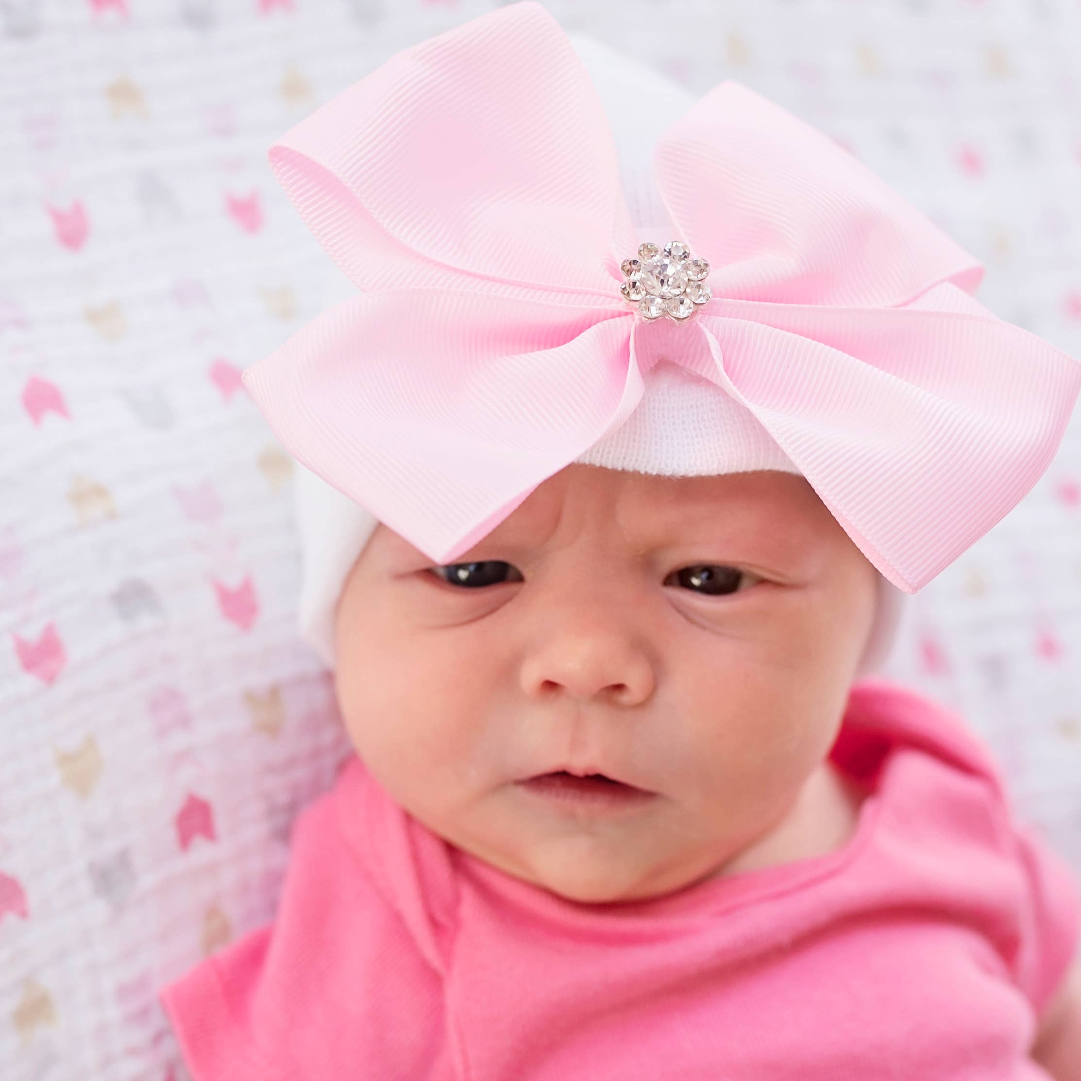 Infant white hat with pink bow